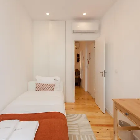 Flh Alcantara Elegant Charm With Balcony * Lisboa