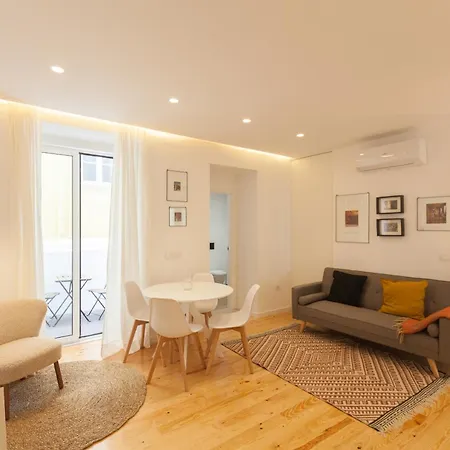 Flh Alcantara Elegant Charm With Balcony Apartment