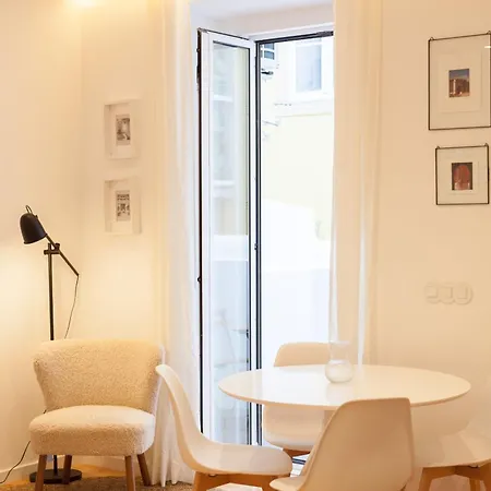 Flh Alcantara Elegant Charm With Balcony Apartman *